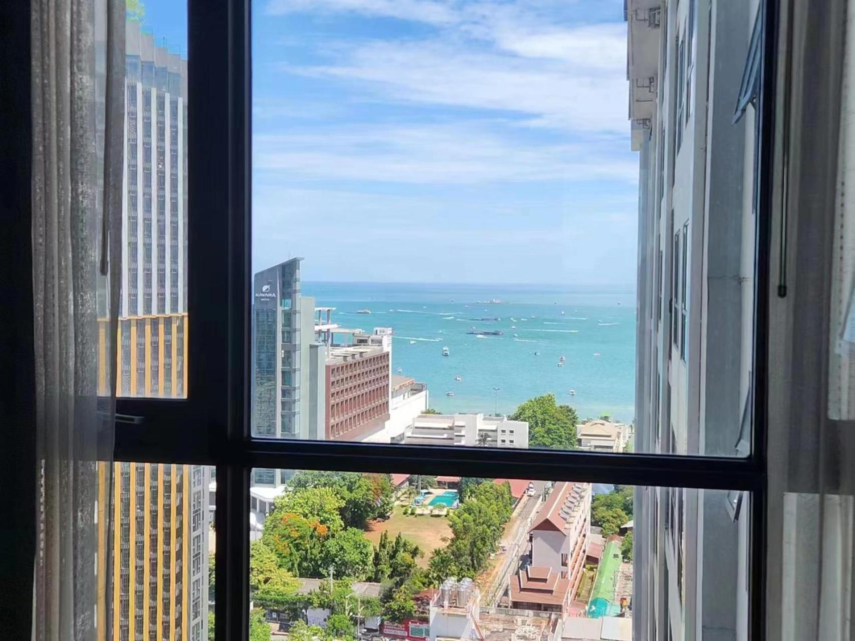 The Base Apartment Pattaya ภายนอก รูปภาพ