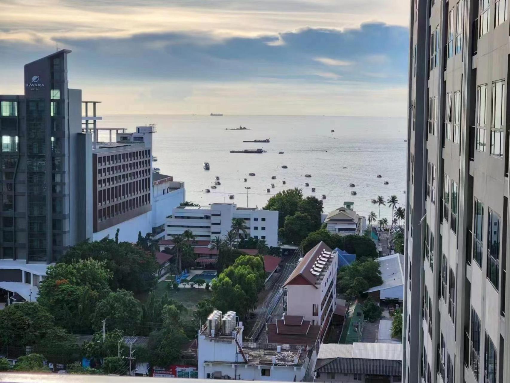 The Base Apartment Pattaya ภายนอก รูปภาพ