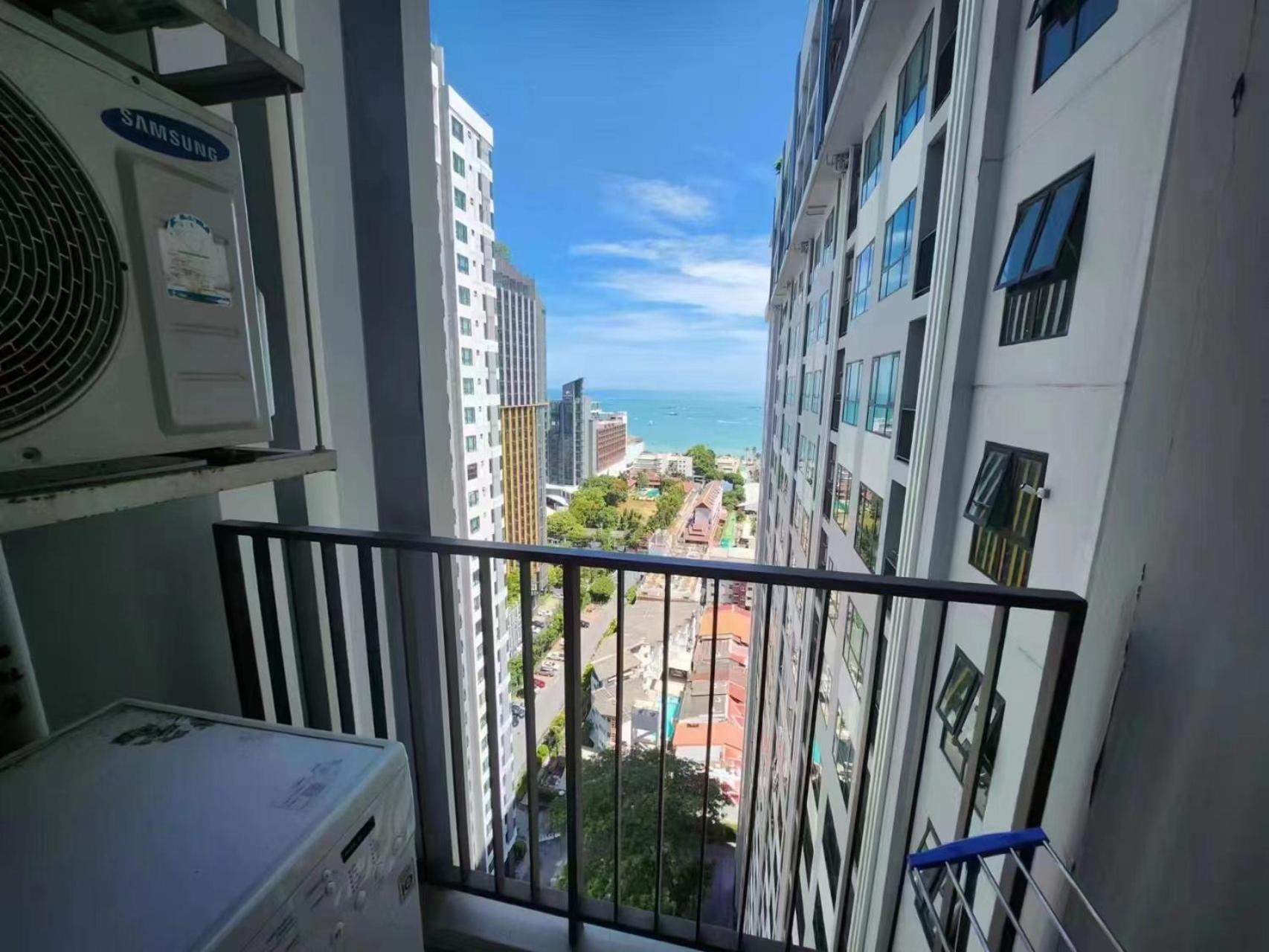 The Base Apartment Pattaya ภายนอก รูปภาพ
